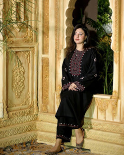 BLACK LUXE  EMB 2Pc