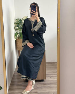 BLACK IRIS 2PC